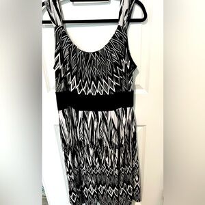 Dressbarn Women’s Sleeveless Dress, SZ 16 Black & White Print, Back Zipper